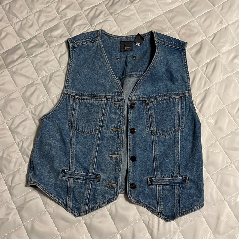 Liz Claiborne woman’s denim vest